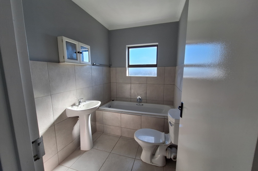 To Let 2 Bedroom Property for Rent in Vredekloof East Western Cape